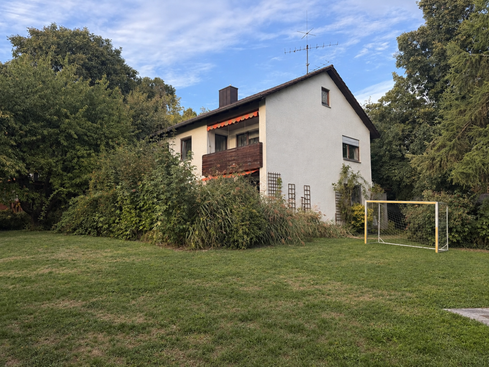 Einfamilienhaus mit großzügigem Grundstück, 84032 Altdorf, Einfamilienhaus