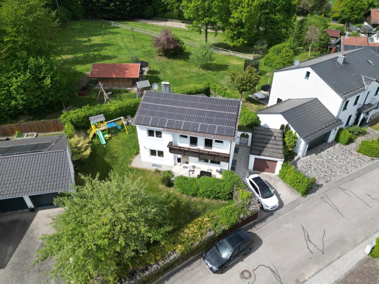 Einziehen & Wohlfühlen: Energetisch saniertes Einfamilienhaus mit Traumgarten, 84155 Bodenkirchen, Einfamilienhaus